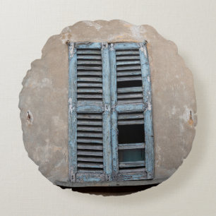 Old ruined wooden window of old houseancier, antiq rond kussen