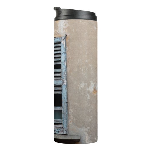 Old ruined wooden window of old houseancier, antiq thermosbeker (Geroteerd rechts)