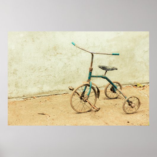 Old Rusty Rickety Tricycle Retro Poster (Voorkant)