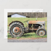 Old Rusty Tractor By A Fence In the Country Briefkaart (Voorkant / Achterkant)