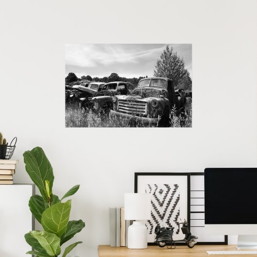 Old Trucks Junkyard Poster (Thuiskantoor)