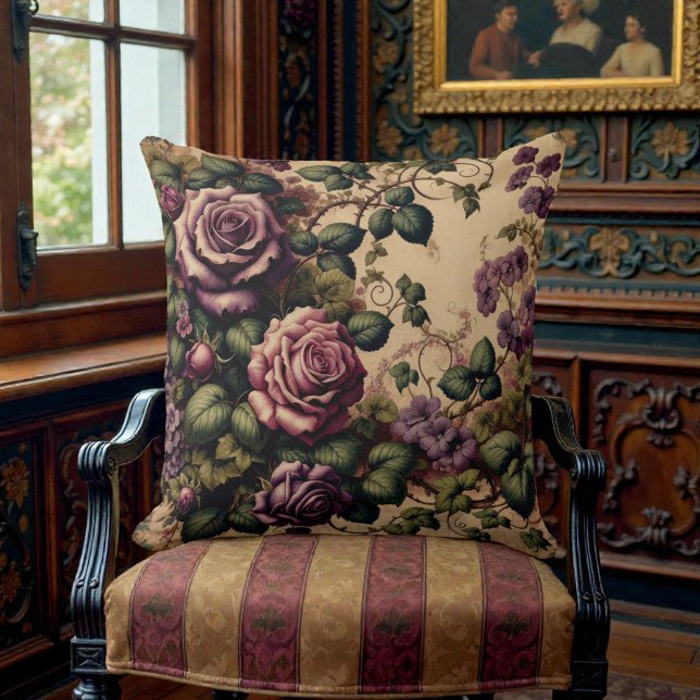 Old Victorian Purple Floral Kussen (Creator heeft geüpload)