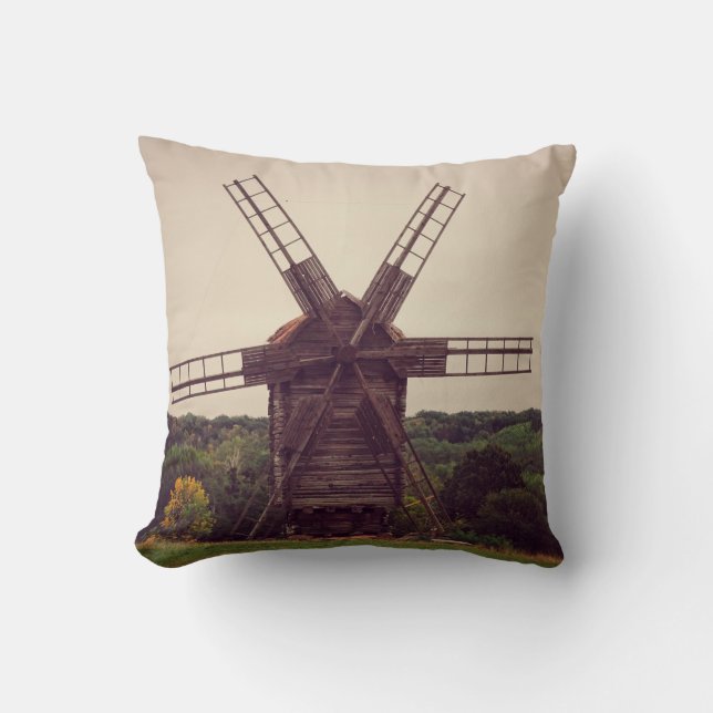 Old windmill. Autumn landscape. Oekraïense archite Kussen (Voorkant)