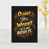 Older Yes Wiser Let’s Not Rush It Funny Birthday Kaart (Gele Bloem)