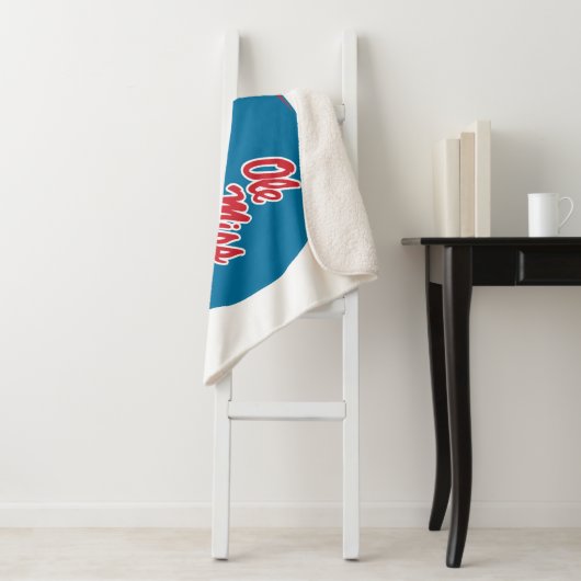 Ole Miss Football helm | Lichtblauw Sherpa Deken (In situ)