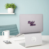 Ole Miss - Rebel Moeder Blauwe Sticker (Laptop op bureau)