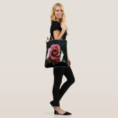 Olie geschilderde rode roos tote bag (Op model)