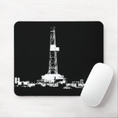 Olieboringen in het wit op zwart muismat (Met muis)