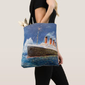 olieverfschilderij van Titanic en ijsberg op n Tote Bag (Dichtbij)