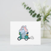 Olifant als motorrijder met scooter briefkaart (Staand voorkant)