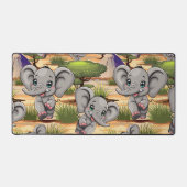 Olifant Baby springt vrolijk in Afrikaanse savanne Bureaumat (Voorkant)