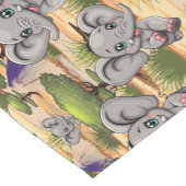 Olifant Baby springt vrolijk in Afrikaanse savanne Korte Tafelloper (Hoek)