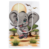 Olifant Baby springt vrolijk in Afrikaanse savanne Medium Cadeauzakje (Achterkant)