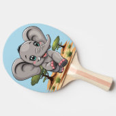 Olifant Baby springt vrolijk in Afrikaanse savanne Tafeltennisbatje (Zijkant)
