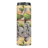 Olifant Baby springt vrolijk in Afrikaanse savanne Thermosbeker (Achterkant)