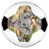 Olifant Baby springt vrolijk in Afrikaanse savanne Voetbal (Gedraaid)