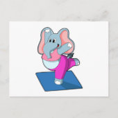 Olifant bij yogarekoefeningen in staande positie briefkaart (Voorkant)