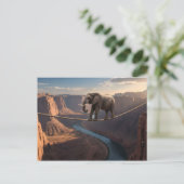 Olifant loopt op het touw kunst briefkaart (Staand voorkant)