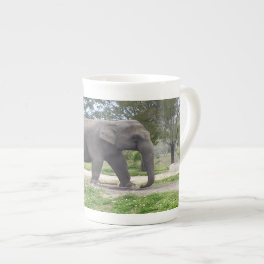 Olifant op bospad porselein kop (Voorkant rechts)