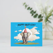Olifant staand op een stuk graswolken briefkaart (Staand voorkant)