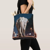 Olifant wilde dier op straat uit tote bag (Dichtbij)