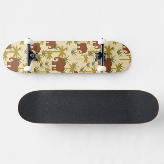Olifanten en palmen in camouflage persoonlijk skateboard (Horizontaal)
