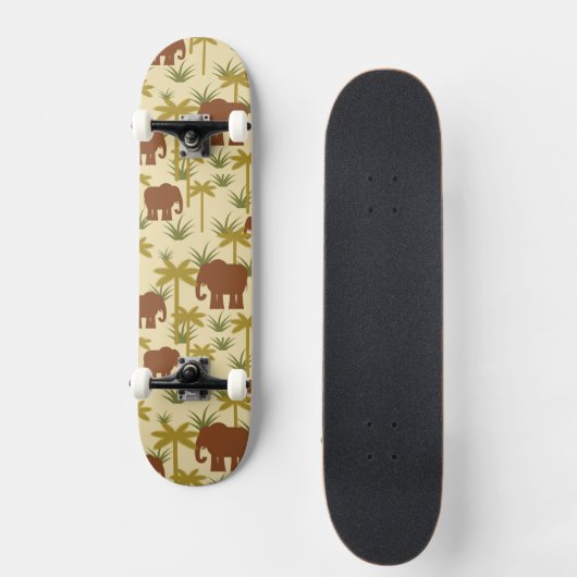 Olifanten en palmen in camouflage persoonlijk skateboard (Voorkant)