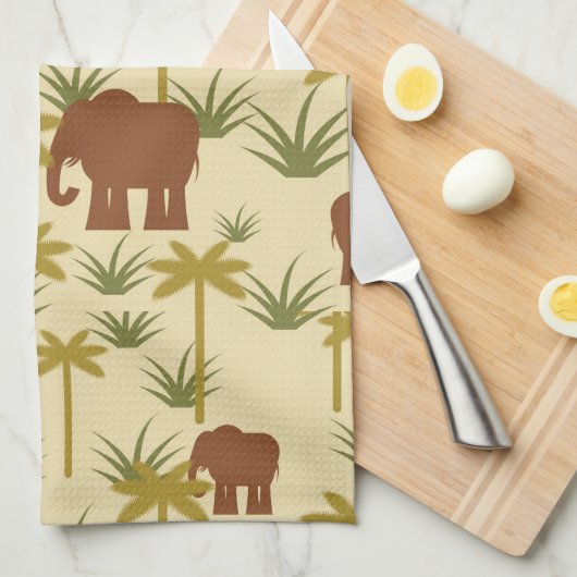 Olifanten en palmen in camouflage theedoek (Quarter Fold)