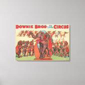 Olifanten optreden met vrouwen en trainers. canvas afdruk (Voorkant)