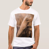 Olifantenfamilie: Majestic Wildlife T-shirt (Voorkant)