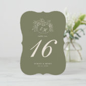 Olijf Sage Stans Monogram Tafelnummer (Staand voorkant)