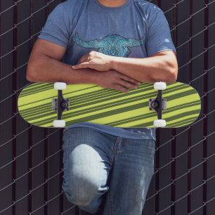 Olijfgroen en limoengele strepen persoonlijk skateboard