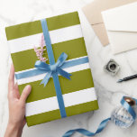 Olijfgroen en wit Classic Horizontaal Gestreept Cadeaupapier<br><div class="desc">Olijfgroen en wit Klassiek horizontaal gestreept inpakpapier</div>