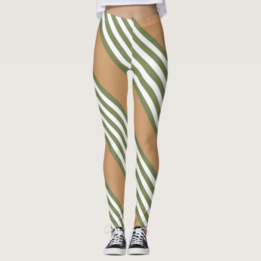 Olijfgroen en wit, vijf strippen, geelbruin leggings (Voorkant)