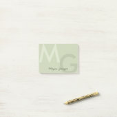 Olijfgroen minimaal schoon modern groot monogram post-it® notes (Op bureau)