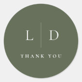 Olijfgroen minimalistisch monogram huwelijksgunst ronde sticker (Voorkant)