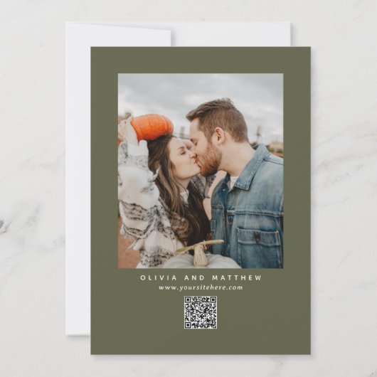Olijfgroen modern minimalistisch QR code bruiloft Save The Date (Achterkant)
