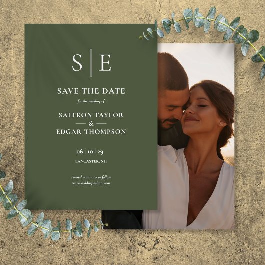 Olijfgroen Monogram Foto Bruiloft Save The Date