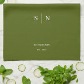 Olijfgroen | Zwarte monogram en datum Theedoek (Gevouwen)