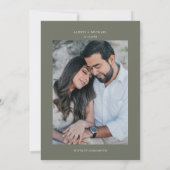 Olijfgroene bergen Outdoor Pine Tree Bruiloft Kaart (Achterkant)