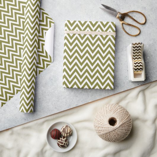 Olijfgroene en witte Chevron Cadeaupapier (Crafts)