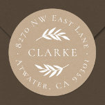 Olive Branch Round Return-adreslabel Ronde Sticker<br><div class="desc">Stickers voor aangepaste retouradressen op maat van uw gezinsmonogram en adres op een faux kraft-achtergrond. Gebruik de ontwerphulpmiddelen om de achtergrondkleur en de doopvonten te veranderen om uw eigen uniek ontwerp verder aan te passen.</div>