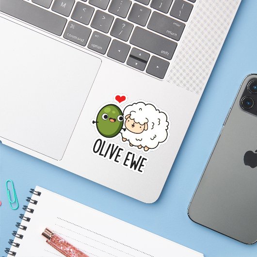 Olive Ewe Funny Love Pun Sticker (Laptop met iPhone)