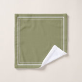Olive Green Border Script Meisje Monogram Bad Handdoek (Wasdoekje)