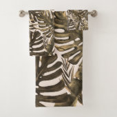 Olive Green & Cream Tropical Palm Leaves Island Bad Handdoek (Insitu)