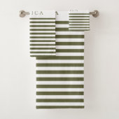 Olive Green Farmhouse Stripe Pattern Gepersonalise Bad Handdoek (Insitu)