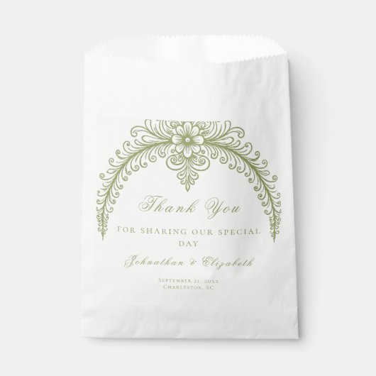 Olive Green French Flourish Arch Wedding Bedankzakje (Voorkant)