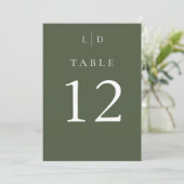 Olive Green Monogram Trouwtafel Nummers Kaart (Staand voorkant)