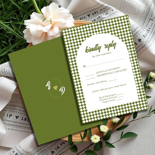 Olive green Retro Minimalist Checker Arch Wedding RSVP Kaartje
