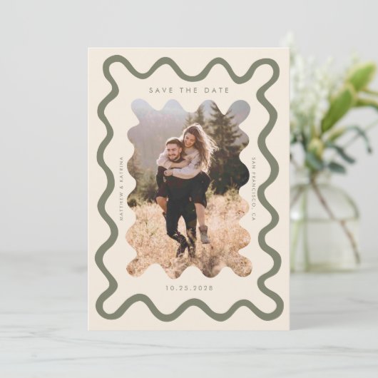 Olive Green Squiggly Wavy Lijst Wedding Save The Date (Staand voorkant)